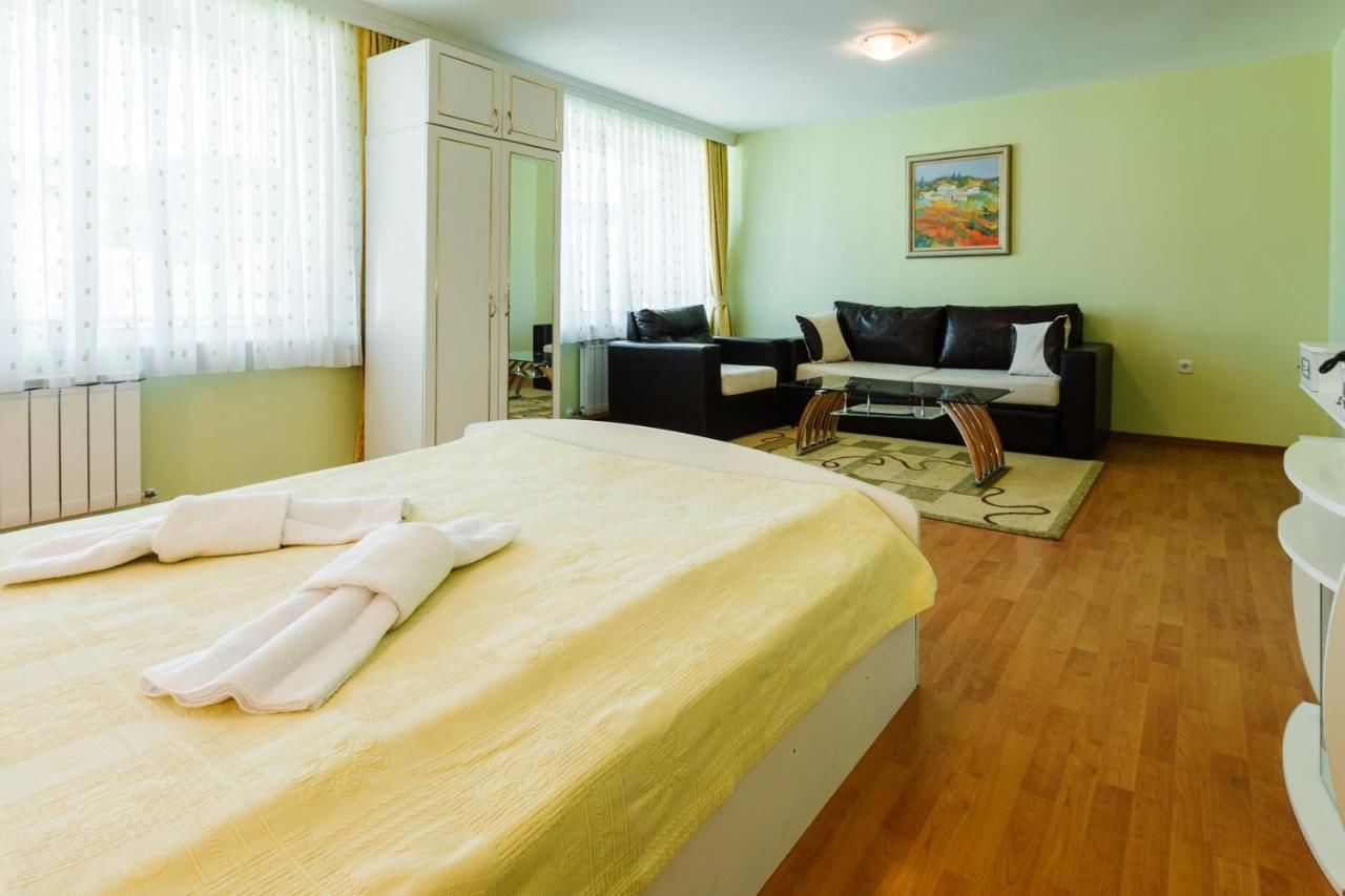 Отель Hotel Kristal Златоград
